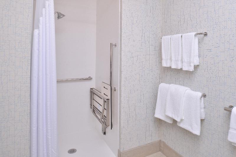 Holiday Inn Express and Suites Omaha Airport photo 18