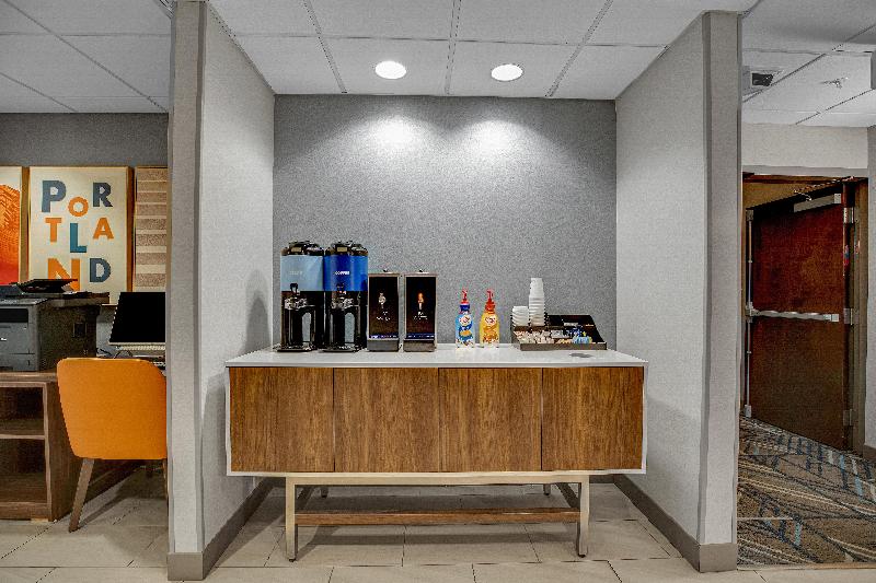 Holiday Inn Express Suites Portland-Jantzen Beach image