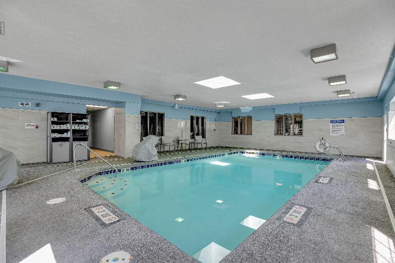Holiday Inn Express Suites Portland-Jantzen Beach image