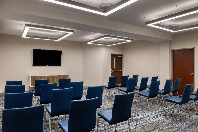 Holiday Inn Express Suites Portland-Jantzen Beach image