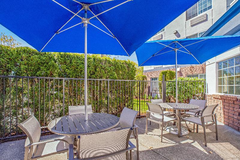 Holiday Inn Express Suites Portland-Jantzen Beach image