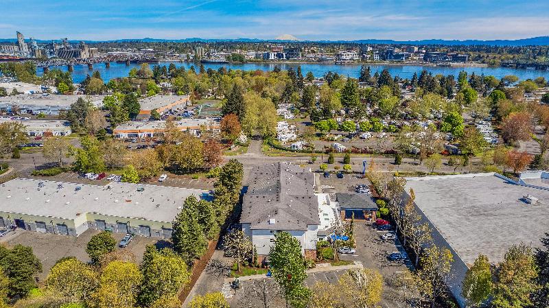 Holiday Inn Express Suites Portland-Jantzen Beach image