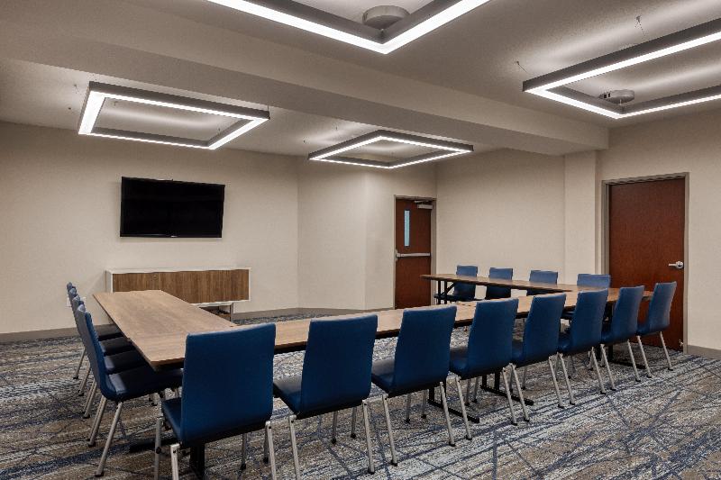 Holiday Inn Express Suites Portland-Jantzen Beach image