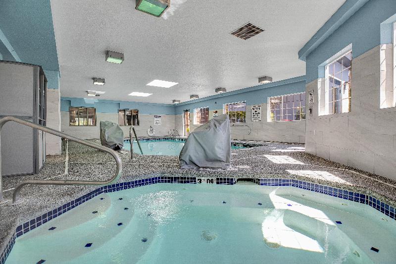 Holiday Inn Express Suites Portland-Jantzen Beach image