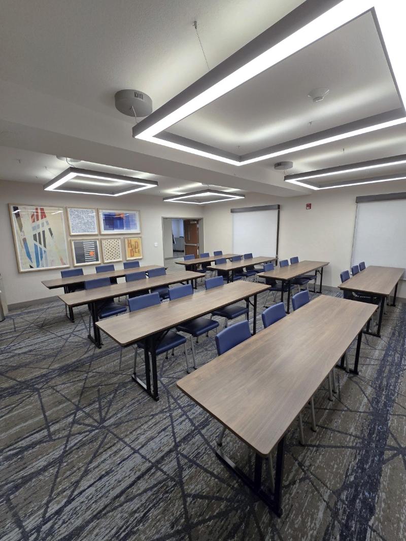 Holiday Inn Express Suites Portland-Jantzen Beach image