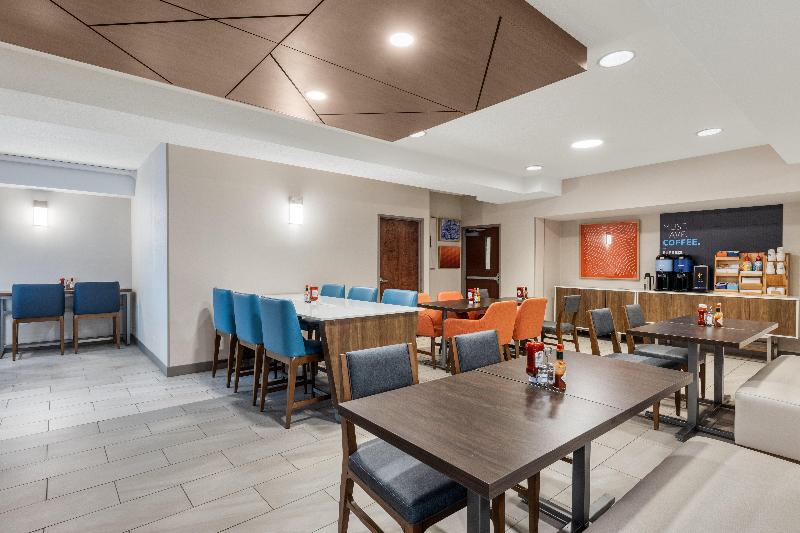 Holiday Inn Express Suites Portland-Jantzen Beach image