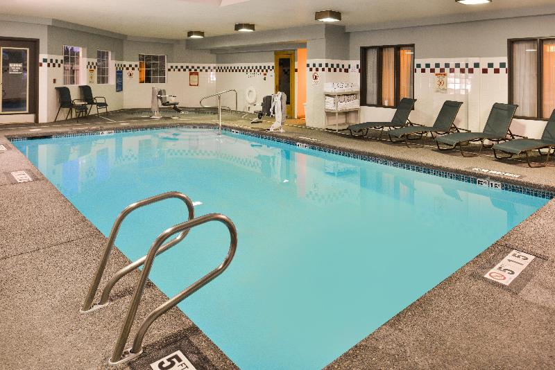 Holiday Inn Express Suites Portland-Jantzen Beach image