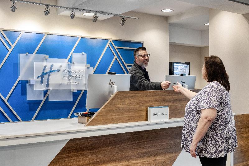 Holiday Inn Express Suites Portland-Jantzen Beach image
