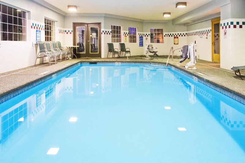 Holiday Inn Express Suites Portland-Jantzen Beach image