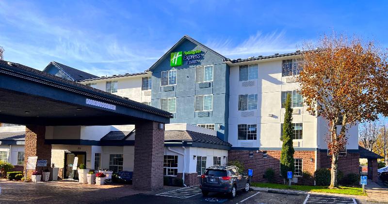 Holiday Inn Express Suites Portland-Jantzen Beach image