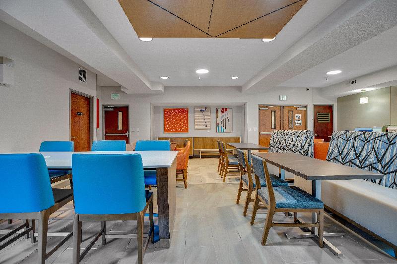 Holiday Inn Express Suites Portland-Jantzen Beach image