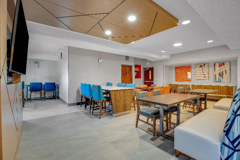 Holiday Inn Express Suites Portland-Jantzen Beach image