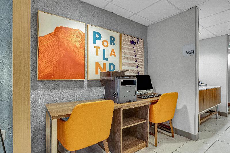 Holiday Inn Express Suites Portland-Jantzen Beach image