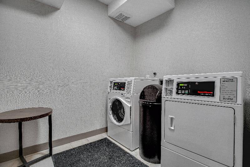 Holiday Inn Express Suites Portland-Jantzen Beach image