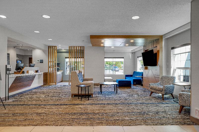 Holiday Inn Express Suites Portland-Jantzen Beach image