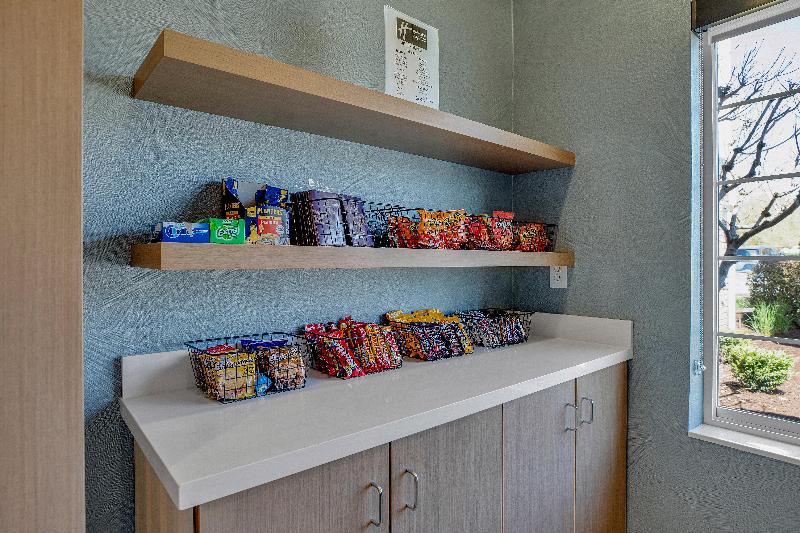 Holiday Inn Express Suites Portland-Jantzen Beach image