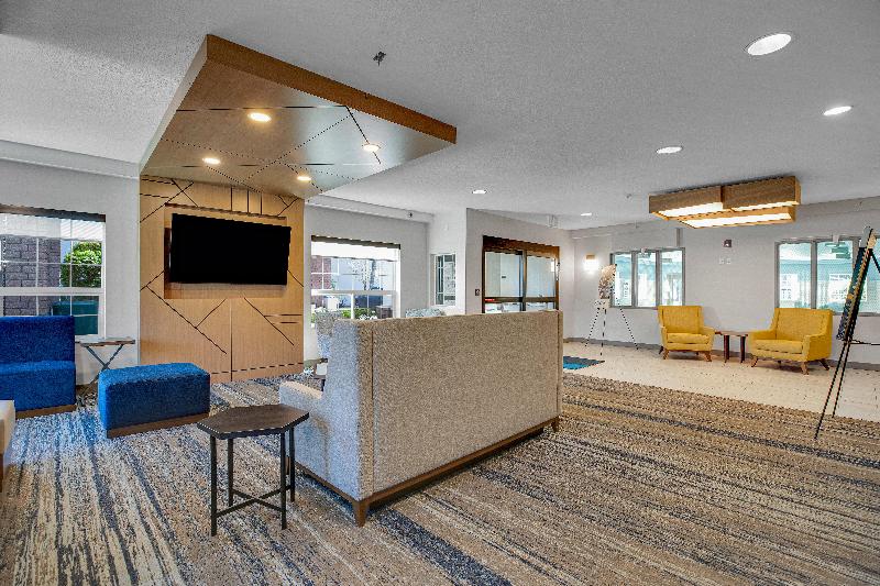 Holiday Inn Express Suites Portland-Jantzen Beach image
