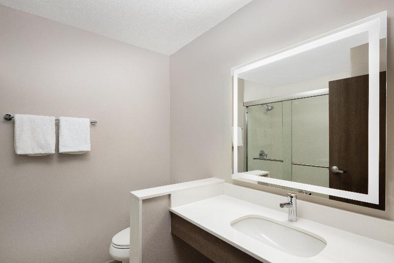 Holiday Inn Express Suites Portland-Jantzen Beach image