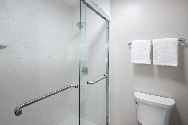 Holiday Inn Express Suites Portland-Jantzen Beach image