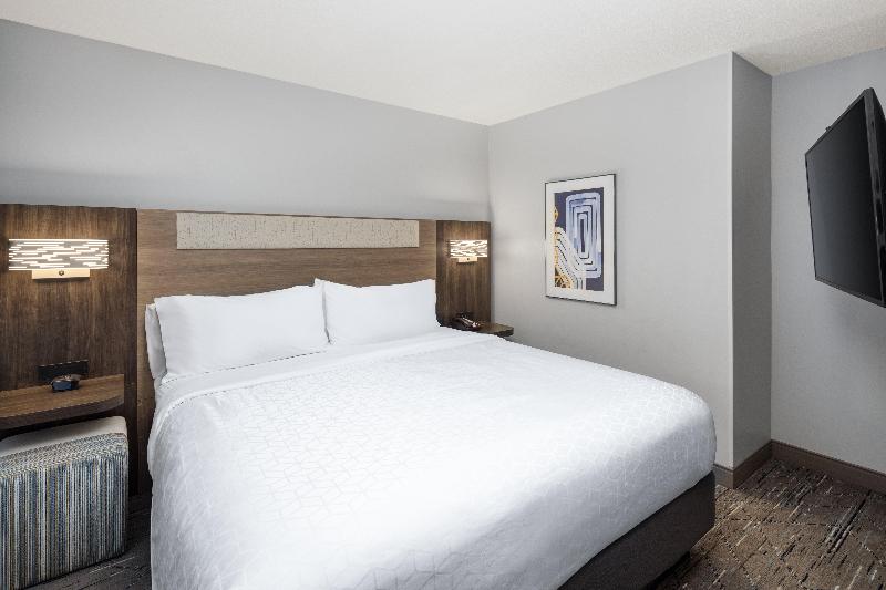 Holiday Inn Express Suites Portland-Jantzen Beach image