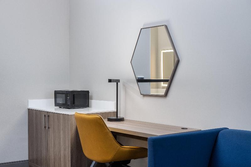 Holiday Inn Express Suites Portland-Jantzen Beach image