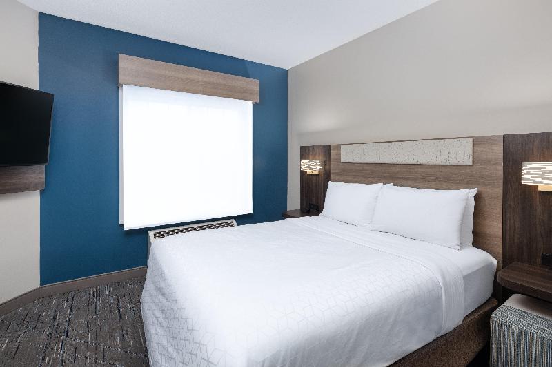 Holiday Inn Express Suites Portland-Jantzen Beach image