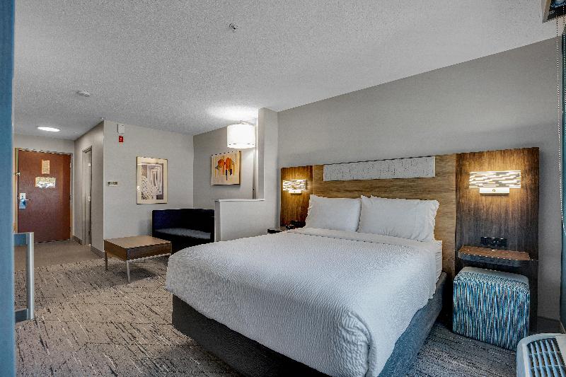 Holiday Inn Express Suites Portland-Jantzen Beach image