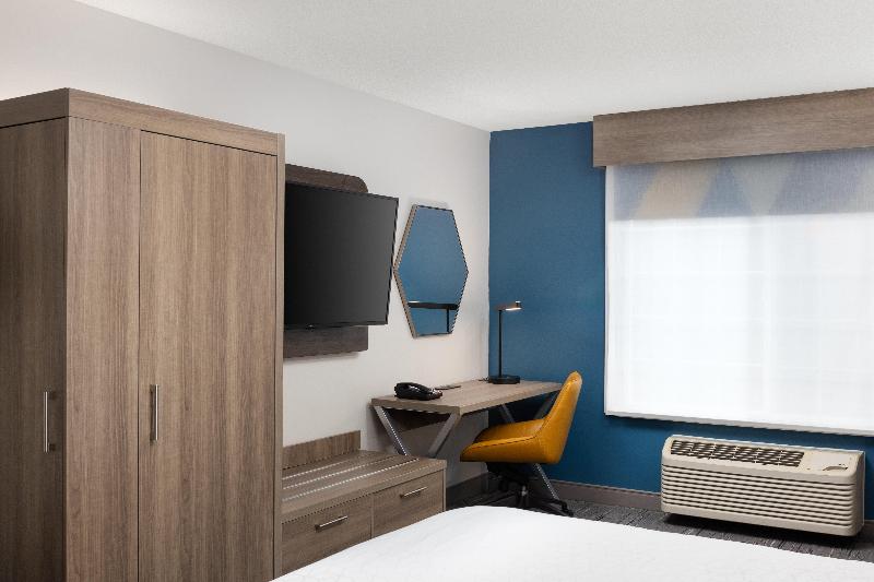 Holiday Inn Express Suites Portland-Jantzen Beach image
