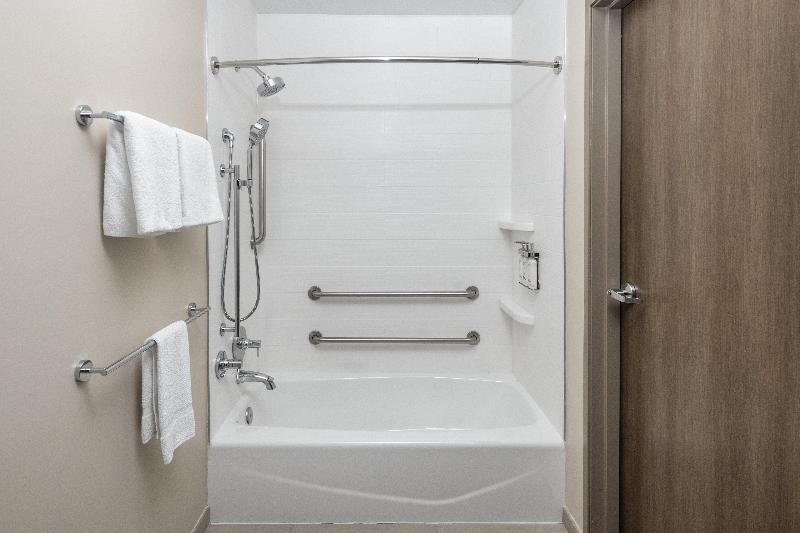 Holiday Inn Express Suites Portland-Jantzen Beach image