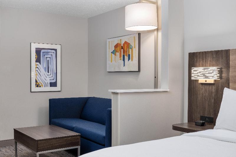 Holiday Inn Express Suites Portland-Jantzen Beach image