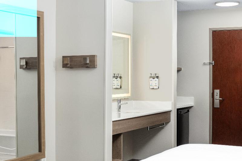 Holiday Inn Express Suites Portland-Jantzen Beach image