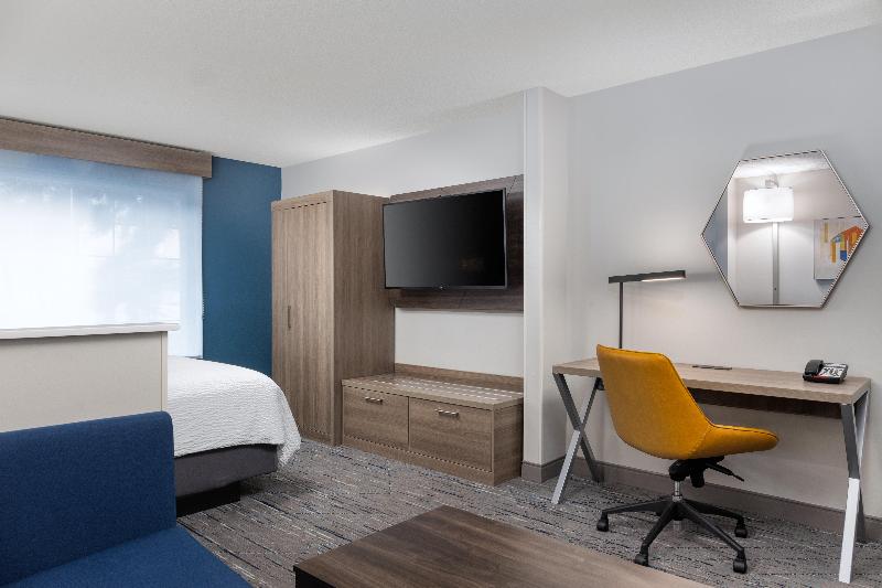 Holiday Inn Express Suites Portland-Jantzen Beach image