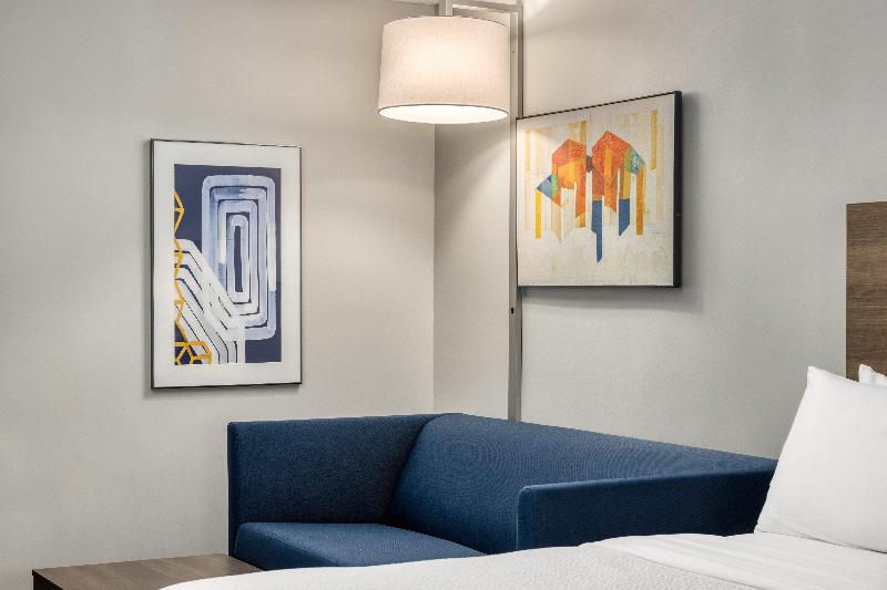 Holiday Inn Express Suites Portland-Jantzen Beach image