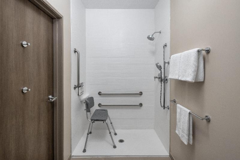 Holiday Inn Express Suites Portland-Jantzen Beach image