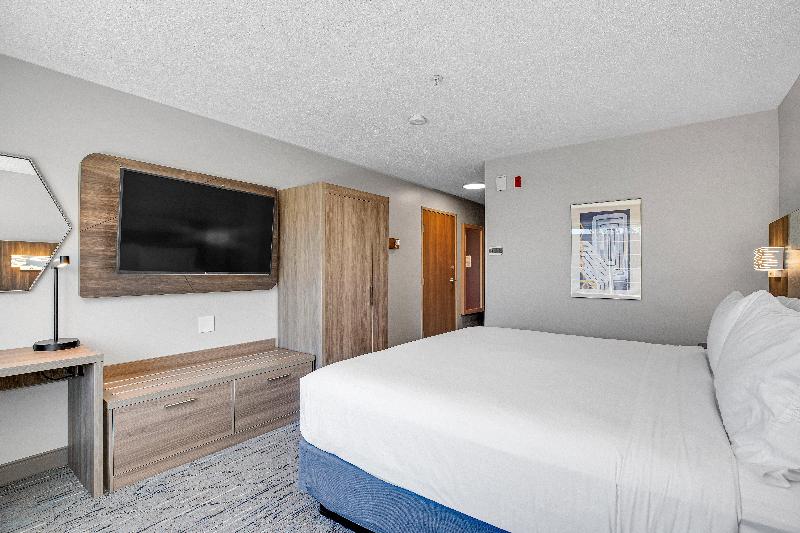 Holiday Inn Express Suites Portland-Jantzen Beach image