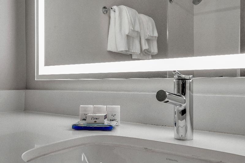 Holiday Inn Express Suites Portland-Jantzen Beach image