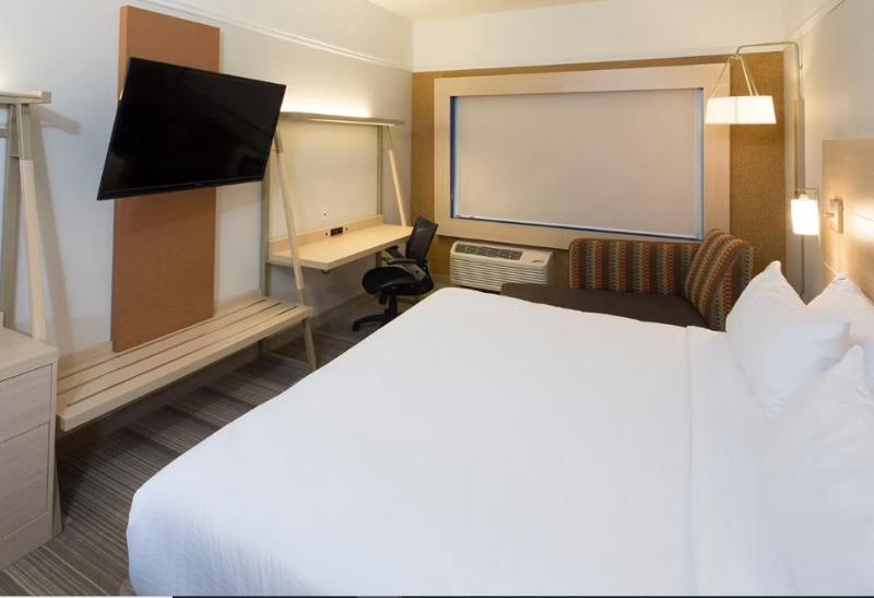 Holiday Inn Express & Suites Port Huron By IHG image
