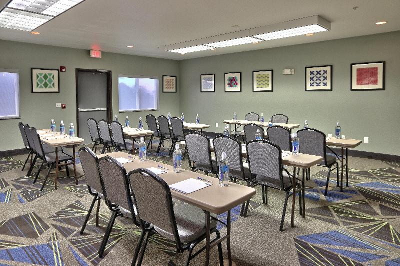 Holiday Inn Express and Suites Portales