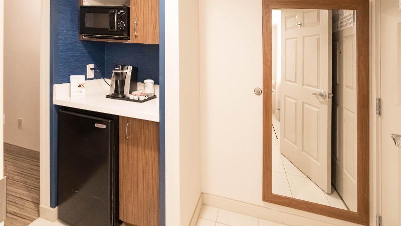 Holiday Inn Express and Suites Porterville photo 18