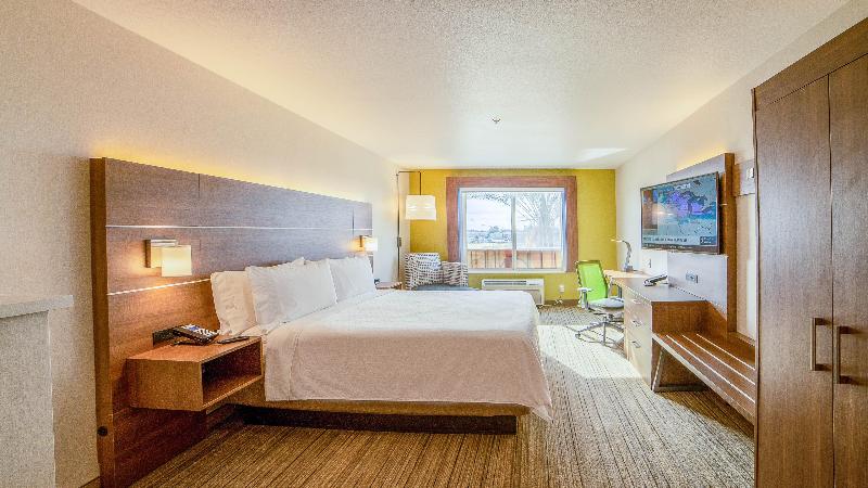 Holiday Inn Express and Suites Porterville photo 19