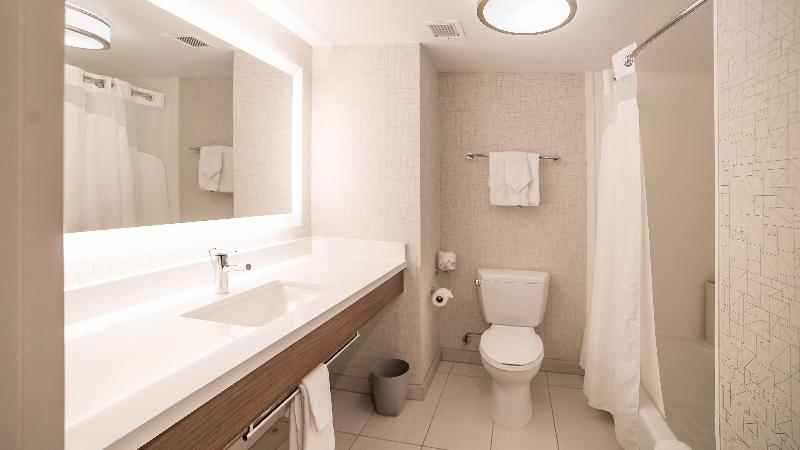 Holiday Inn Express and Suites Porterville photo 12