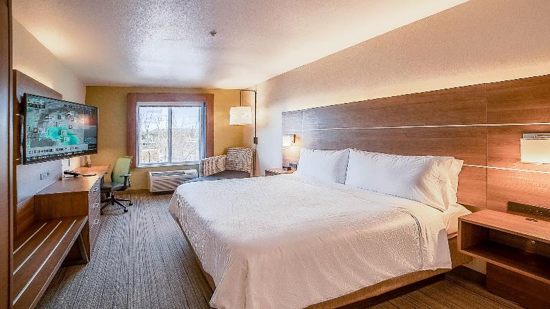 Holiday Inn Express and Suites Porterville photo 13