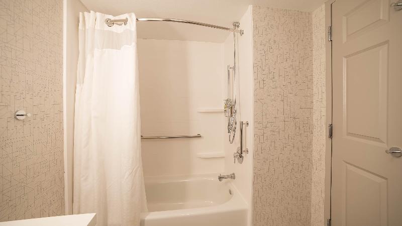 Holiday Inn Express and Suites Porterville photo 17