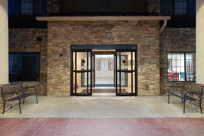 Holiday Inn Express and Suites Longmont image
