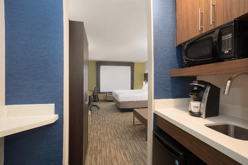 Holiday Inn Express and Suites Longmont image