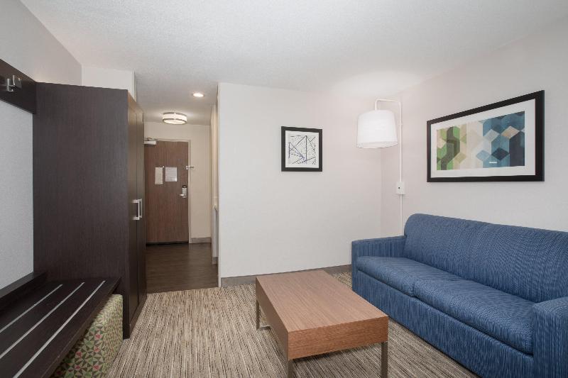 Holiday Inn Express and Suites Longmont image