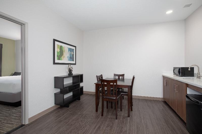 Holiday Inn Express and Suites Longmont image