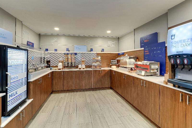 Holiday Inn Express & Suites Richmond image