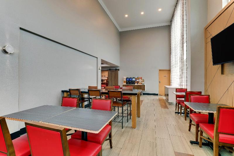 Holiday Inn Express & Suites Richmond image