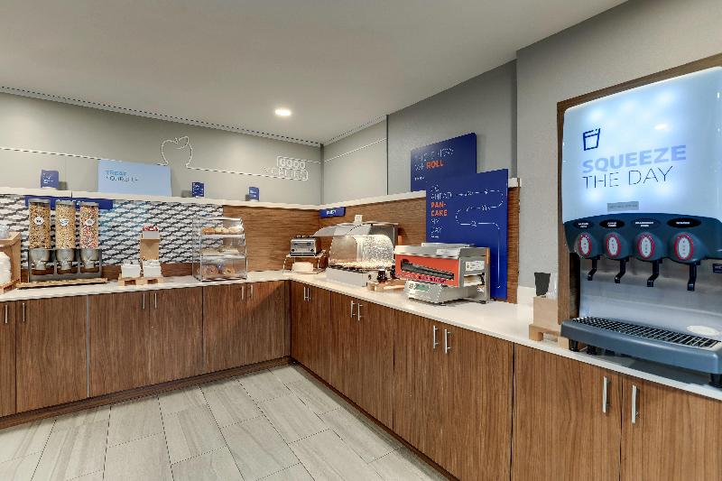 Holiday Inn Express & Suites Richmond image